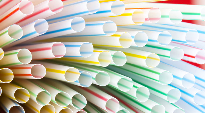 Plastic-Straws (Shutterstock, Drozdowski)