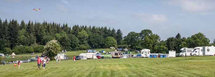Bracelands-campsite-tents-and-caravans