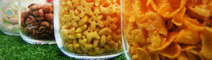 cereal in jars (shutterstock, Naris Dorndeelers)