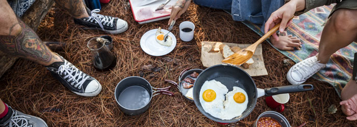 Friends sat around camping stove (Shutterstock, Rawpixel.com)