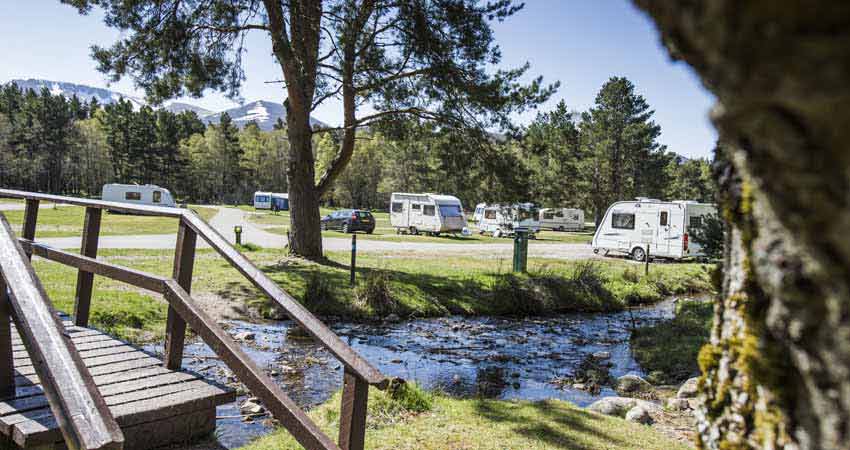 Riverside-camping-at-Glenmo