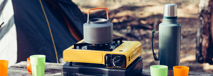 camping kettle on stove (Shutterstock, Youproduction)